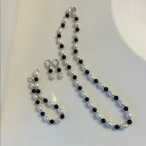 Elegant Black Onyx and White Pearl SS Jewelry Set